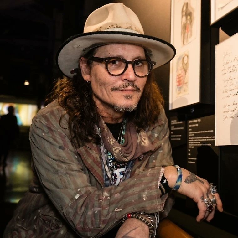 jdepps_crew's tweet photo. Johnny visitó ayer la exposición "El mundo de Tim Burton" en Turin, Italia.
• • •
Johnny visited "The world of Tim Burton" exhibition in Torino, Italy, yesterday.
• • •
📸: A. Guermani
• • •
#JohnnyDepp #TimBurton https://t.co/Mo2ELGliwA