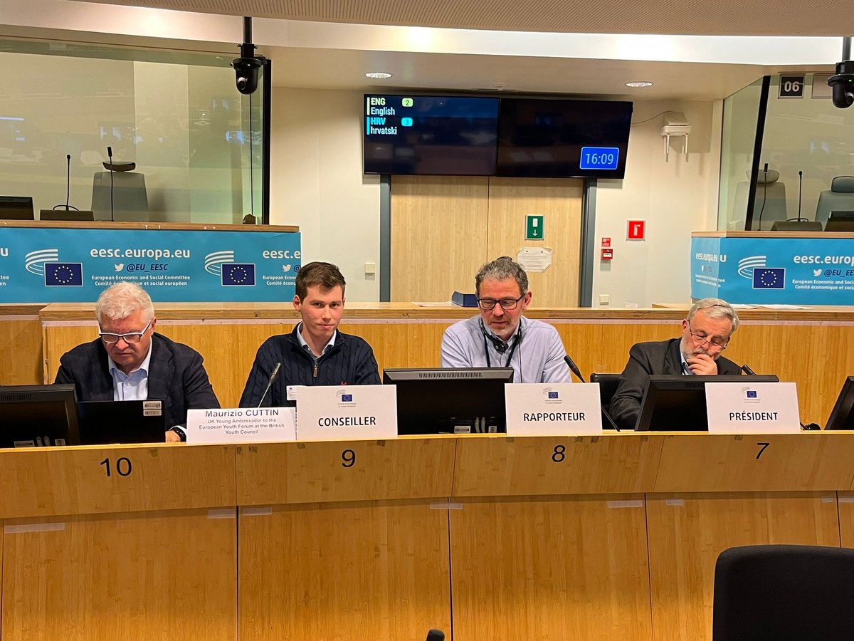 On Monday, together with rapporteur @CillianLohan, I was delighted to present our preliminary draft opinion @EU_EESC report on strengthening EU-UK Youth Engagement. 🇪🇺🤝🇬🇧 Stay tuned; the report's official public release is just around the corner! 🙌