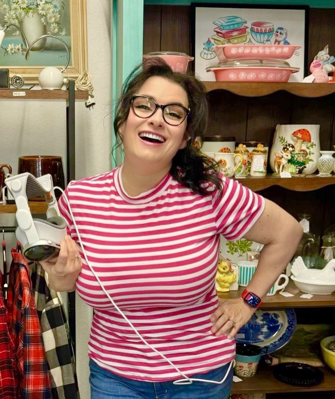 Just dropped a new video 🎥From Task Lists to Pricing: Why Apple Vision Pro Is a Must-Have for Small Retailers'! 🚀 See how it's transforming my antique booth &amp; making business a breeze! Watch now 👉 youtube.com/shorts/Jns7gWj… #AppleVisionPro #womenintech #productivitytips #pyrex