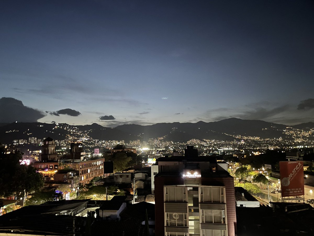 jOrGeNightWing's tweet image. Medallo city #provenza #Medellin #Colombia