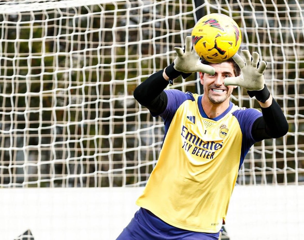 🚨⚪️ Thibaut Courtois, progressing well with his recovery from injury. Positive feelings after he started partecipating in training with his teammates.

However, Real Madrid will not force his return — it could happen around April if all goes to plan.