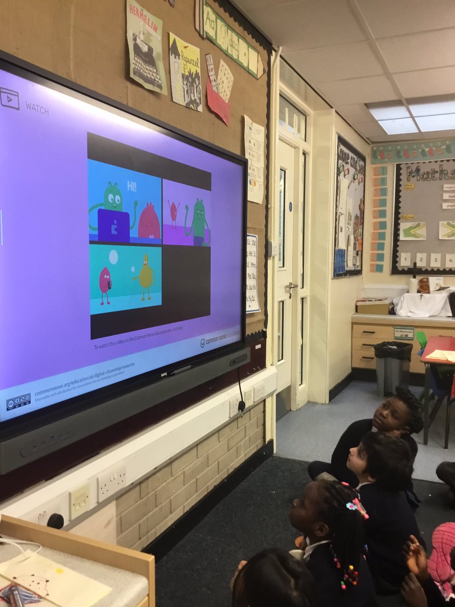 StmThinkers's tweet photo. We have been learning how important it is to have a balance. We can play on our iPads but we need to make sure we do other things to like reading, or playing with toys. We should not use devices before bed if we want a good nights sleep. #STMComputing https://t.co/BalBSEd7fU