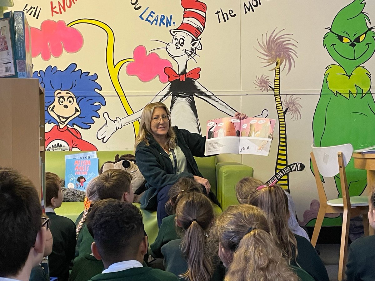 CedarCATSAT's tweet photo. Our Year 3 students were treated to a story with Ms. Bailie today. Together, they enjoyed reading 'The Only Way is Badger'. 📚

It was a charming story about understanding that it's okay to be different from others and how we should value those differences.

#WeAreCedar https://t.co/IEobRhNA9S