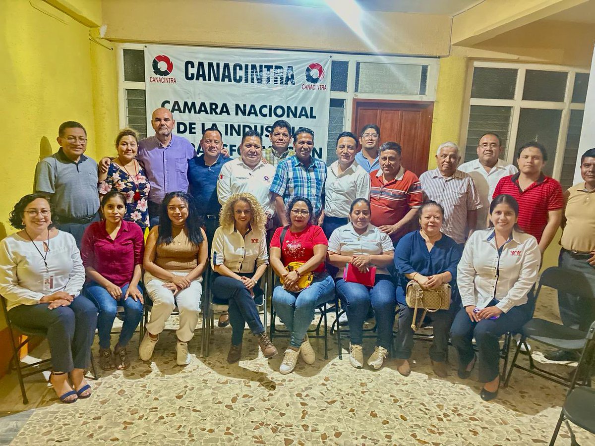 JuanJacobPeM's tweet photo. En el #Istmo de #Tehuantepec realizamos actividades de capacitación al sector privado y reconocimiento a Empresas de Diez, como un ejemplo en la región por su compromiso con las y los trabajadores. https://t.co/MXUMx0AnO1
