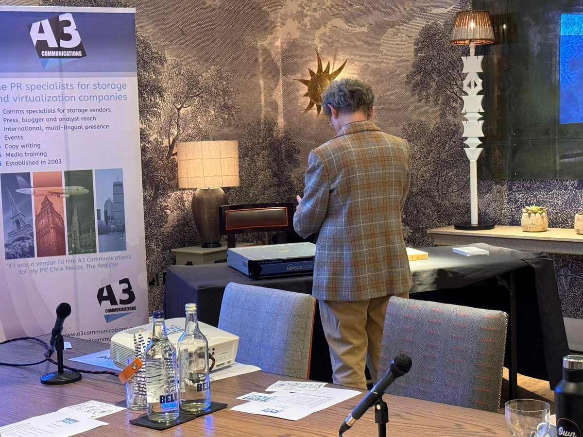 A3Comms's tweet image. Getting a closer look at @NimbusData&apos;s technology at #A3TechLive #Memory #FlashStorage @PeterRayAllison @Giorgio_Fusari @aruediger