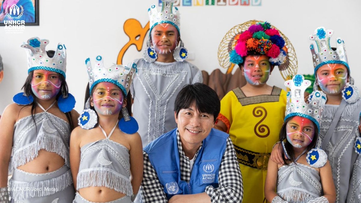 AcnurColombia's tweet photo. Embajador de buena voluntad Jung Woo-sung visita Ipiales, ciudad fronteriza entre Colombia y Ecuador, y asiste a la Escuela de Valores, donde niños y niñas desplazados, refugiados, migrantes y de comunidades locales aprenden a convivir y prevenir la xenofobia a través del arte 🎭 https://t.co/O2lc9wxEZN