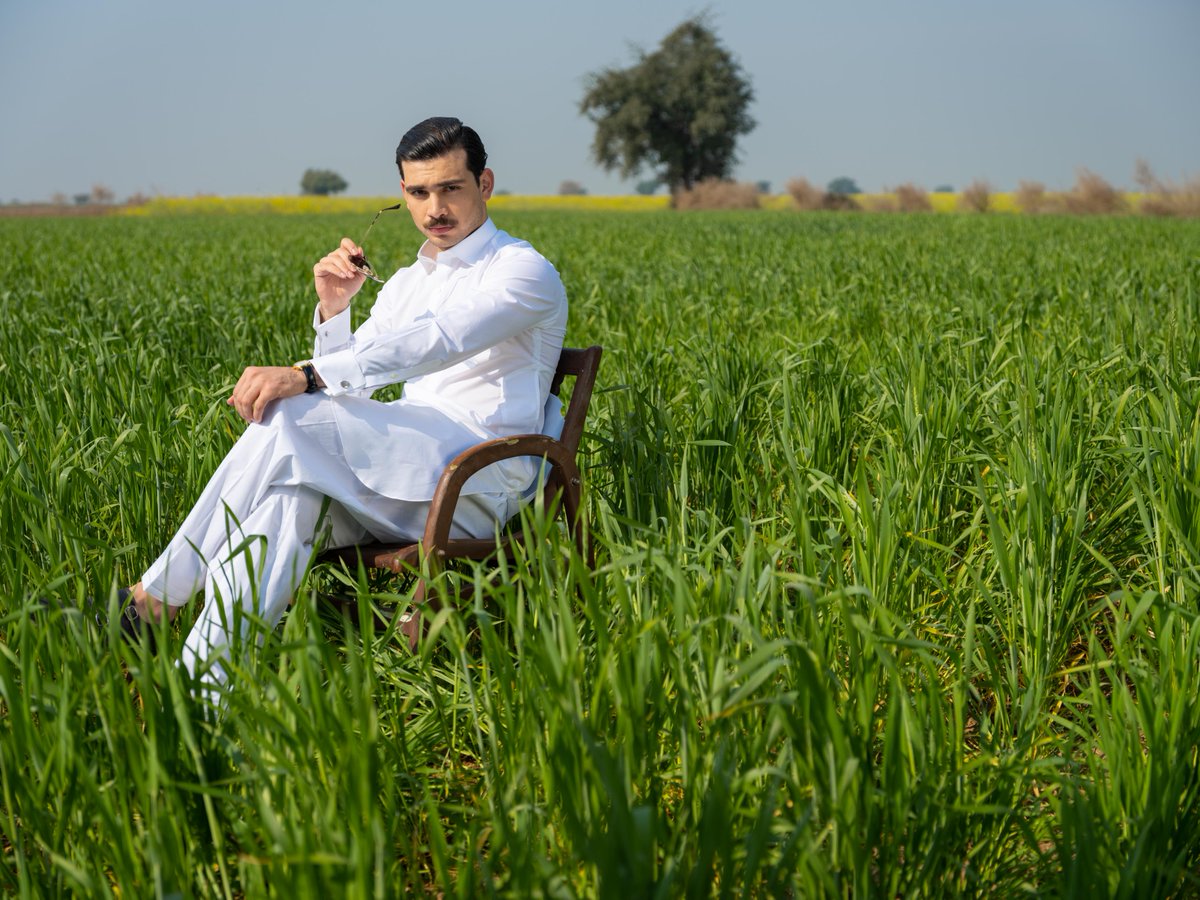 MohtaramCo's tweet photo. Embrace the coming of a new season! 

Celebrate with Mohtaram's luxurious traditional wear and fabrics. Let each garment weave a tale of timeless elegance and cultural heritage, welcoming the dawn of a new season in style! 

#SeasonsOfSplendor #MohtaramLuxury https://t.co/KjOLsrbEI0