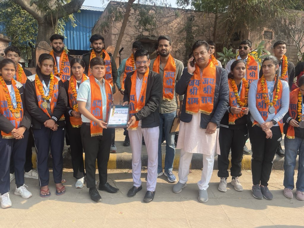 stock_sport's tweet photo. Welcome gesture 🤲 of Rajasthan team . #icestocksport #icestockschießen #icestock #icestocksports #eisstock #eisstocksport #eisstockschiessen #rajasthanicestocksports
@boxer_ravikumar
@stock_ice @DelhiIce s https://t.co/pSHqvuX3k4