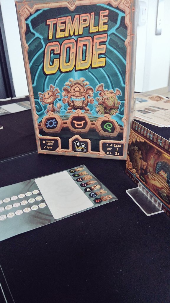 Après le repas, on passe à la découverte de #TempleCode  un #j2s de déduction de <a href="/YoannLevet/">Yoann Levet</a>