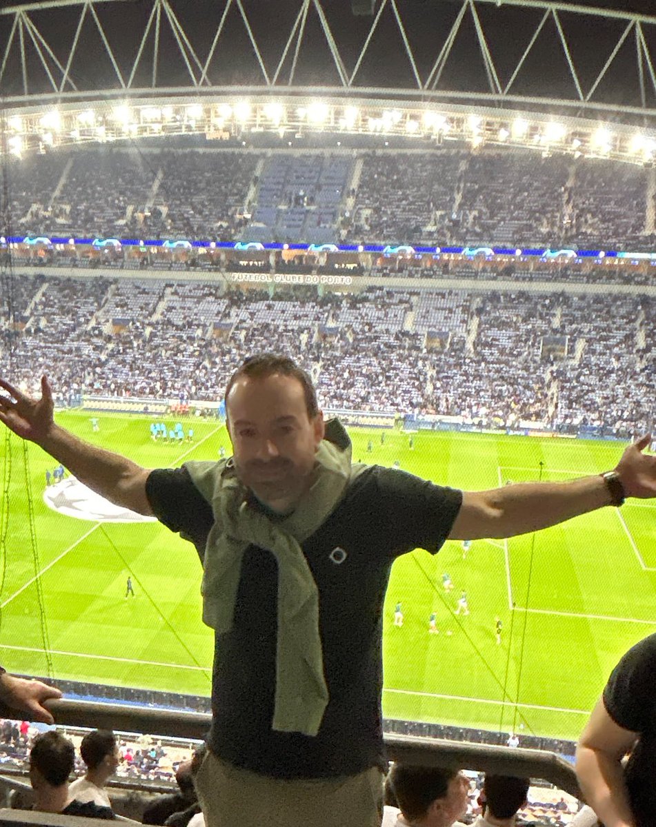 StuartKeown's tweet photo. Typical european arsenal performance last night but still a great trip and ground No 68 🔴⚪️ https://t.co/rx0cWG55Oq
