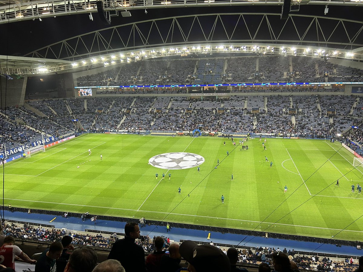 StuartKeown's tweet photo. Typical european arsenal performance last night but still a great trip and ground No 68 🔴⚪️ https://t.co/rx0cWG55Oq