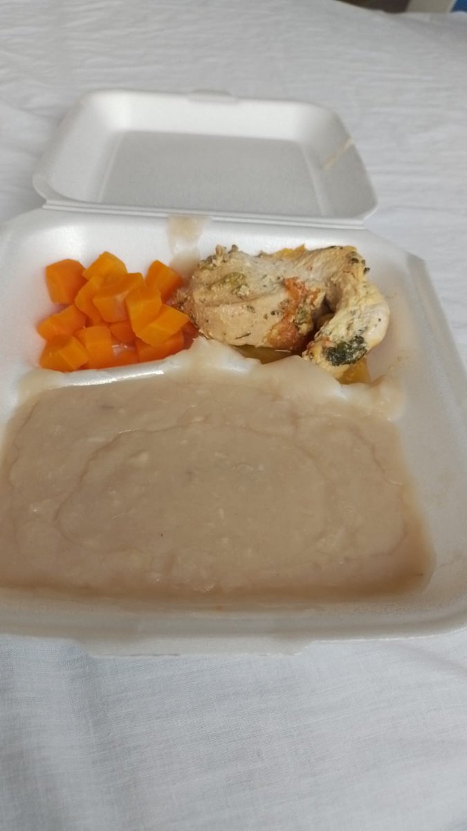 18LuisayAlvarez's tweet photo. Cena de ayer del Hospital Nicolás Solano que opinan de esto???  #hospitalnicolassolano #chorrera #panama https://t.co/R5jzkWkz2i
