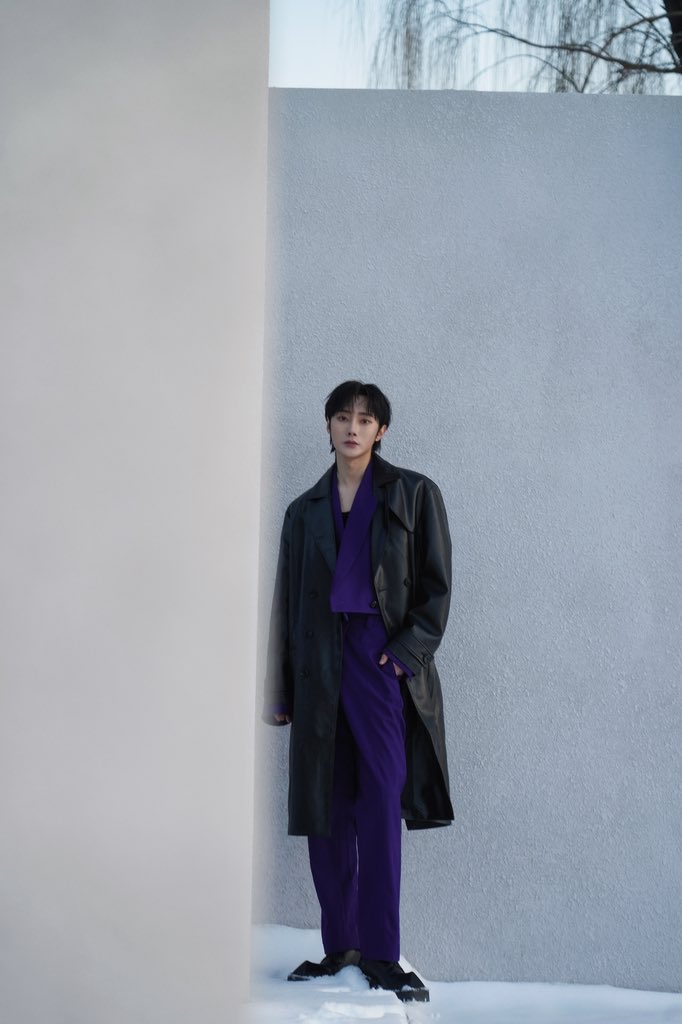 LiuyeTH's tweet photo. [#LiuyeWork]  (3)

สวมสูทสีม่วงเข้มเพิ่มความลึกลับให้กับต้นฤดูใบไม้ผลิ คลุมด้วยแจ็กเก็ตหนังเท่ๆ เผยให้เห็นเสน่ห์อันเป็นเอกลักษณ์ที่ไม่ธรรมดา 
คืนนี้เจอกัน 

#หลิวเหย่ #Liuye #刘也    
©®刘也Yea工作室       
📷[2024-02-22] https://t.co/KrdwMgv8hn