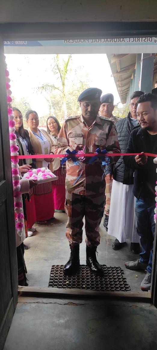 AaloFob's tweet photo. Aalo 22.02.2024: CBC field office Aalo unit today conducted Photo exhibition cum small ICOP, awareness prog. On 9 years seva sushasan, garib Kalyan Yojana at SFS, Yeggo,Aalo, Dy. Commandant Ajay Kumar( 20th battalion ITBP, Aalo, attended the prog. as chief Guest. https://t.co/VM57QPMWUB