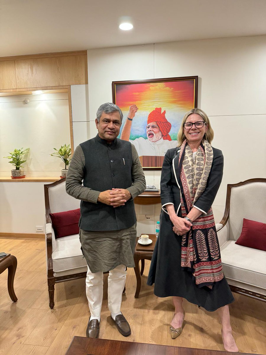 India's very first @WorldBank loan was for the Indian Railways, 75 years ago. Exciting to learn more about the first dedicated freight corridor and innovations in the digital space with Minister @AshwiniVaishnaw, and how India’s experience can be shared with others.