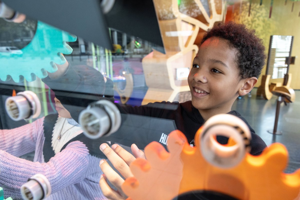 Espace_sciences's tweet photo. [#LaboMerlin] ⚙ Idéal en famille, le Laboratoire de Merlin invite à découvrir de multiples phénomènes scientifiques par le jeu.

👉 https://t.co/kM2Vxb4vQ4

#JeudiPhoto
📸 Nicolas Joubard https://t.co/ZKiC08Ers2