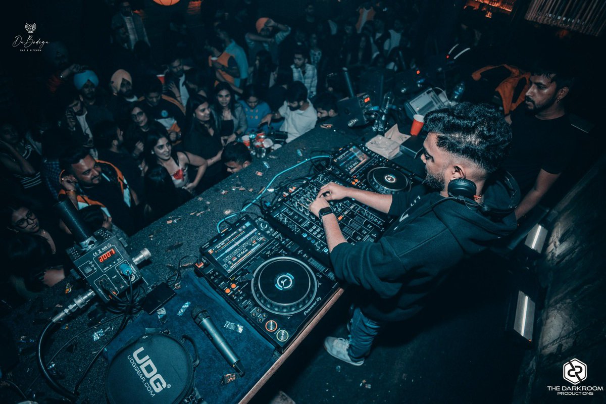 djsahilnrg's tweet photo. Energy levels through the roof, thanks to an amazing Saturday night at DaBodega Chandigarh⚡
#djsahilnrg
#nightout #nightlife #dj #djlife #djsahil #club #luxury #luxurylifestyle #liesure #party #goanightlife #lifestyle #music #partytime #groove #goa #comercial #comercialmusic https://t.co/ULlDiEnR31