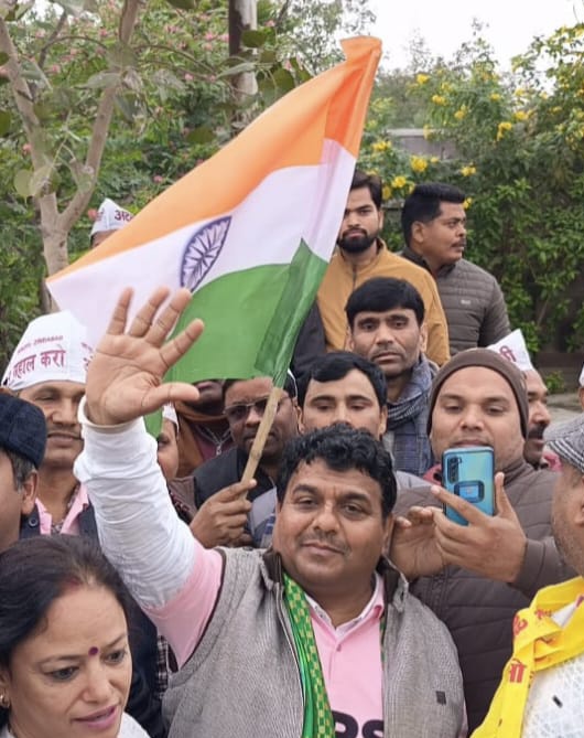 छोटे मोटे भेद मिटा दो ।
 महायुद्ध की बेला है।। 
पेंशन हित में करो समर्थन।
 बन्धु संग कर्मचारियों का रेला है।।
<a href="/NmopsInd/">NMOPS - National Movement For Old Pension Scheme</a>
<a href="/vijaykbandhu/">Vijay Kumar Bandhu</a>
<a href="/Mauryapankaj79/">Pankaj Maurya</a>
<a href="/SuryawaSingh/">Pratapsingh Suryawansh</a>
<a href="/MdAarif09250997/">Mohd. Aarif Khan 6.9K 🇮🇳</a>
@PARDEEPkau <a href="/ShivaGopalMish1/">Shiva Gopal Mishra</a> #WeWantOPS 
#पुरानी_पेंशन_बहाल_करो #RestoreOldPension