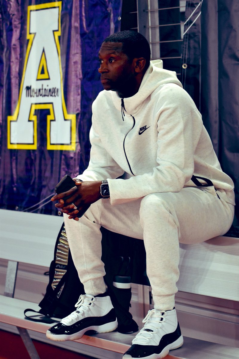 McLean26's tweet photo. #championship #fit #focus #jordans #nike #applewatch #blackheadcoaches #appstatealumni #appstate #trackandfield #sunbelt #jumps #coachesofinstagram #birminghamcrossplex #jumpcoach #sprintcoach #freshoutthebox #startedfromthebottom 📸 by @the_sportskat @ryanjaymedia https://t.co/ulJ1I0Z0IV