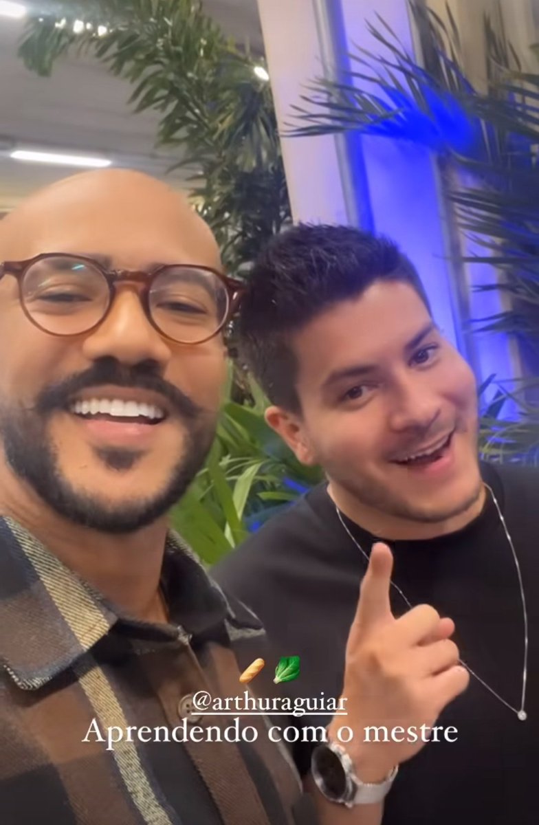 leo_shadow's tweet image. Teve encontrinho de pão 🍞 com alface 🥬 de novo.

Combinaçao perfeita.
@eitarickcamargo e @Aguiarthur 
Eu só olho e grito: jogadores que levaram a edição de ambos nas costas.

#bbb22 #bbb23 #bbb24