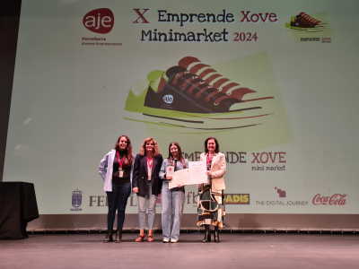 Empregoudc's tweet photo. Entrega dos “X Premios Emprende Xove Minimarket”, organizados @ajeferrolterra 

Participou a @UDC_gal e o premio na categoría Universidades a  @bebboppy de @clarasoutoo

E grazas por particicipar @Yandry_kw  co seu proxecto @WimmerseCOM 
Vídeo: https://t.co/6AUyM3VQ3U
#explorer https://t.co/sEcxT3YS9Z