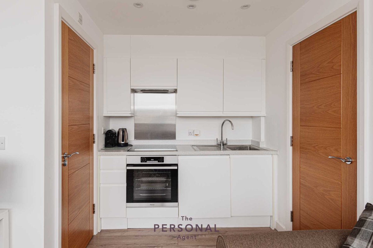 PersonalAgentUK's tweet photo. Our *LETTING OF THE WEEK*

East Street, Epsom £1,350pcm

A modern one bedroom top floor furnished apartment situated close to Epsom Town Centre &amp; Station.

💻Visit this link to see more: https://t.co/XlhQqyeaMv

#lettings #epsom #epsomlettings #epsomtown https://t.co/CgPI7MRMO3