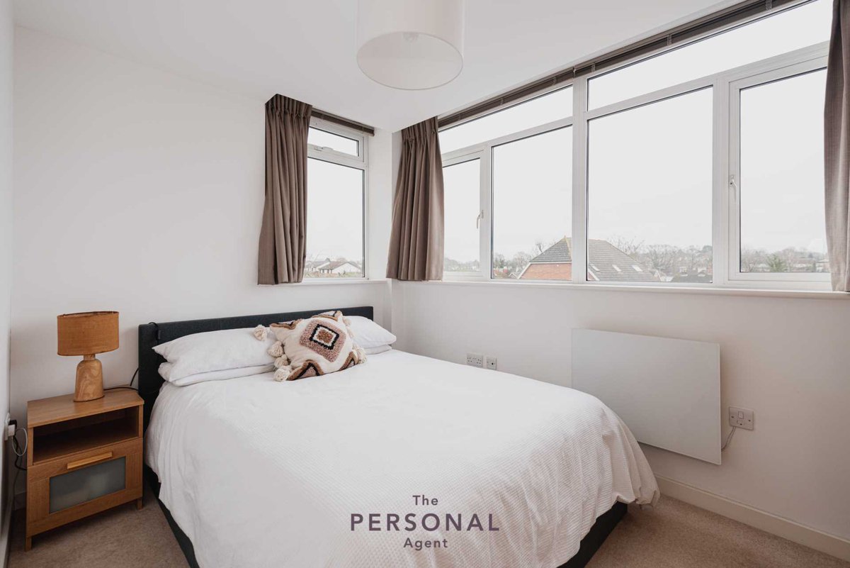 Our *LETTING OF THE WEEK*

East Street, Epsom £1,350pcm

A modern one bedroom top floor furnished apartment situated close to Epsom Town Centre &amp; Station.

💻Visit this link to see more: thepersonalagent.co.uk/property/east-…

#lettings #epsom #epsomlettings #epsomtown