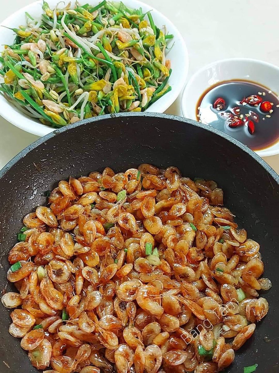 Moi cả nhà  cùng mình ăn com chiều nha cả nhà
