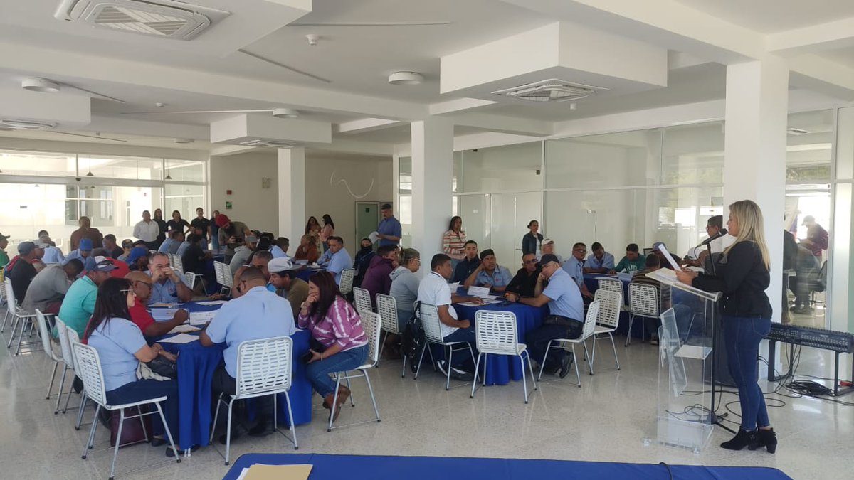 Gabrielasjr's tweet photo. Desde el @IVIC_oficial los trabajadores y trabajadoras de este importante instituto de investigación científica del país debatieron los 7 Objetivos de Transformación para Venezuela.

Desde la Ciencia y el sentir de nuestro personal técnico y obrero, los aportes y las reflexiones contribuyen en la definición de las nuevas políticas científicas que debemos promover rumbo al 2030 y que el Presidente @NicolasMaduro nos ha convocado a pensar, analizar y trabajar.

Celebramos este espacio de participación y construcción colectiva del IVIC.

#CienciaParaLaVida