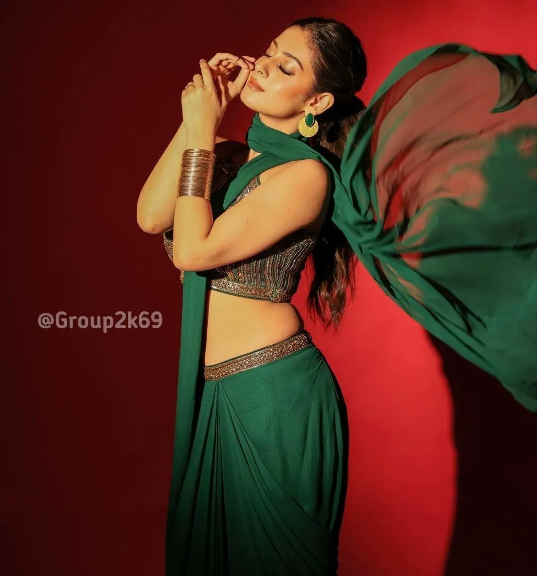 Group2K69's tweet photo. Saree 💚

In frame: Isha Malviya 🥰 https://t.co/00HyUDZKFQ