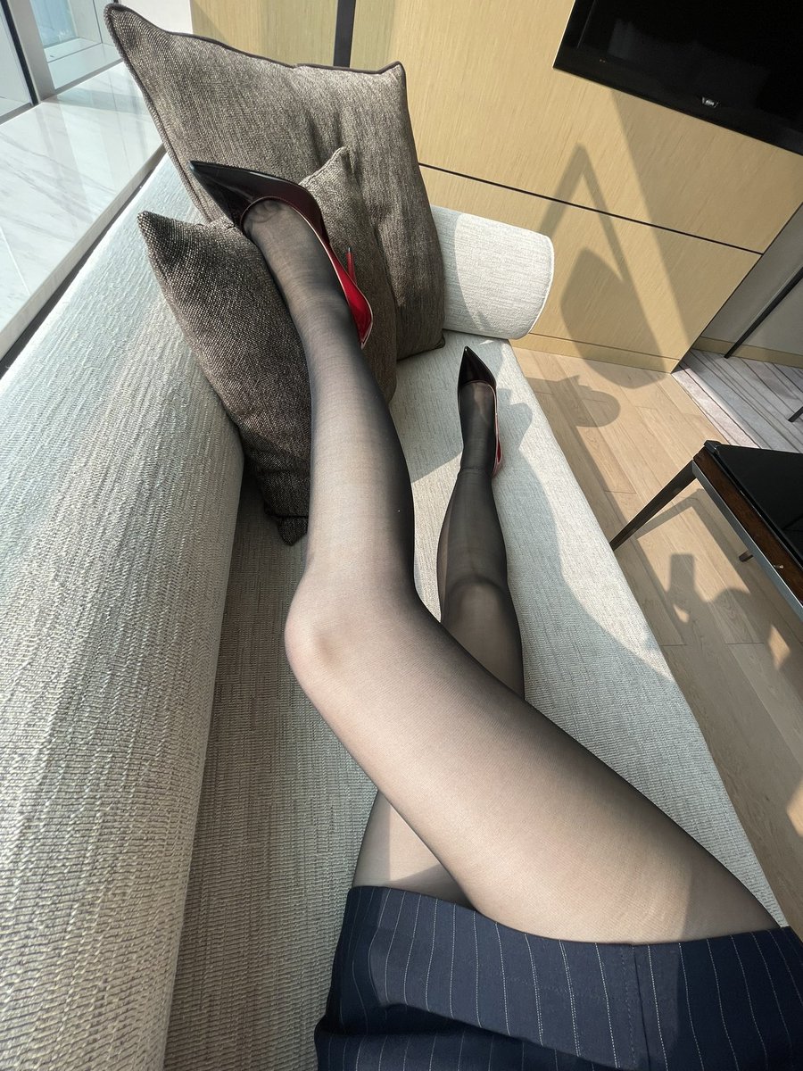 一万粉的时候，抽2条丝袜送粉丝。
关注点赞评论。<a href="/xiaolvmao888/">Sici的小绿</a> #女S #红杏 #妻主 #男m #丝袜 #绿帽ntr #绿帽 #绿夫奴 #女S男m