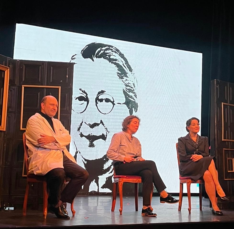 Retour sur la rencontre avec Jennifer Lesieur qui a eu lieu le 15/02 après la représentation de Rose Valland : Sauver un peu de la beauté du monde. Une soirée d’échanges entre le public et l’autrice du livre Rose Valland, l’espionne à l’oeuvre. #rosevalland #theatreaparis