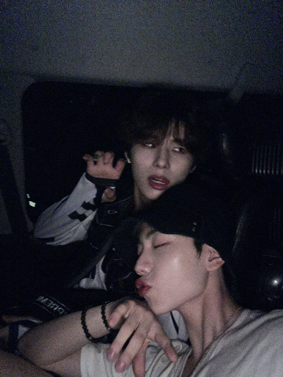 ELASTofficial's tweet photo. 내 반쪼가 생일 쫌 많이 축하하고 나한테 좀 그만 안겨라😑ㅋㅋㅋ 장난이야♥️ 사랑하고 재밌는 추억 더 많이 만들자잉><
⠀
#ELAST #엘라스트 #エラスト
#WONJUN #원준 #ウォンジュン https://t.co/MZ7B1TGv2N