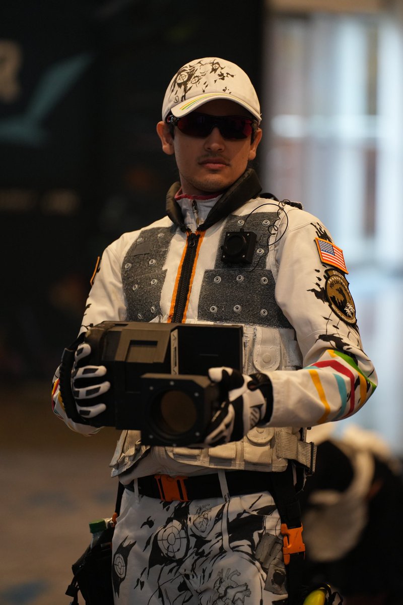 Hasen_3D's tweet photo. @Rainbow6Game What better cosplay for S.I. than S.I. Pulse? The scanner even works! #SI24_Sweepstakes https://t.co/7AQE20yVD4