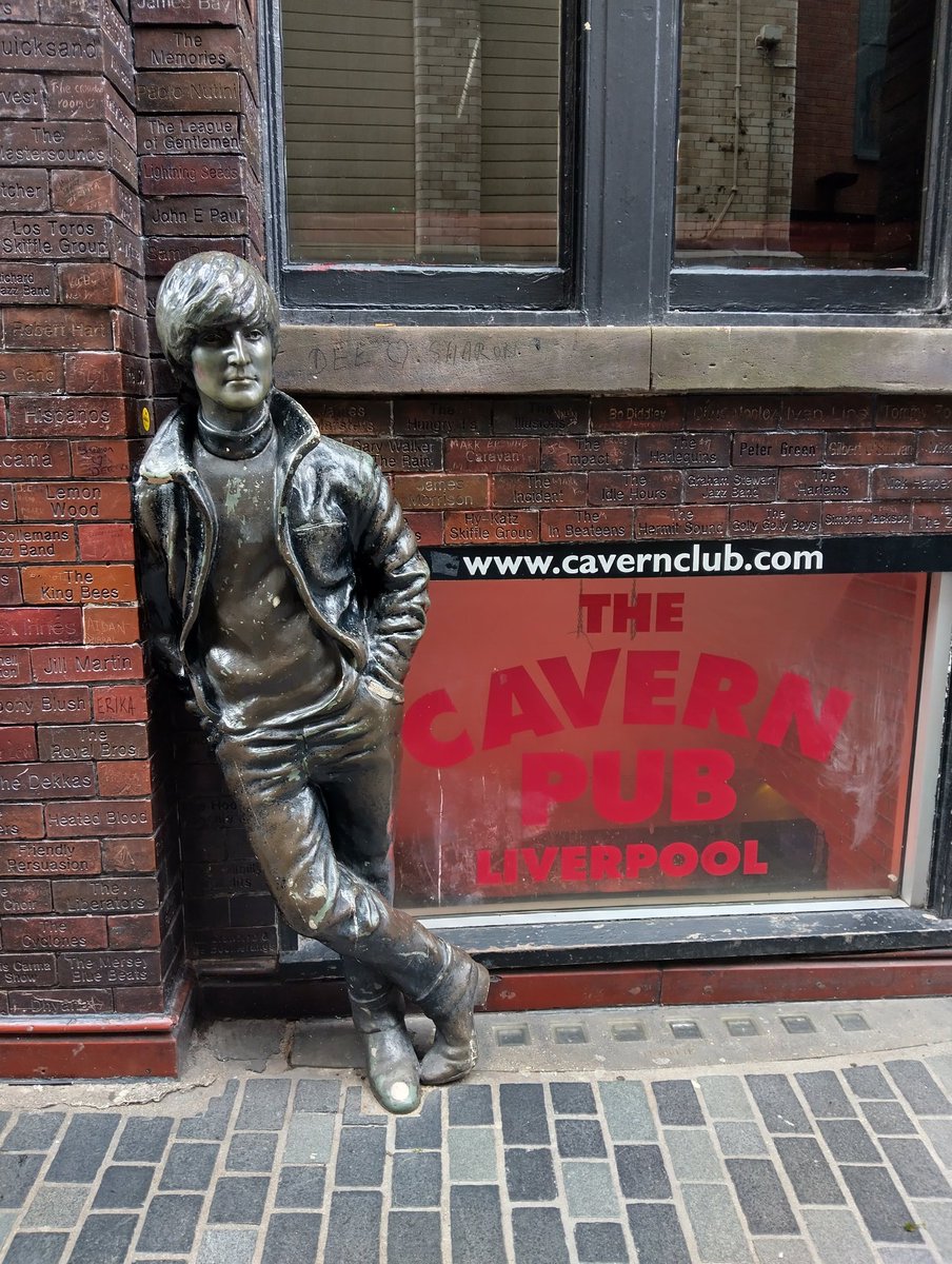 Earlier this week I went on a mini tour in north England. Had such an amazing time in Liverpool. Check out some of the places I visited! ❤️🇬🇧🎸 #tour #musictour #liverpool #liverpoolsightseeing #liverpoolsights #thecavern #thecavernclub #thecavernpub #thecavernclubliverpool