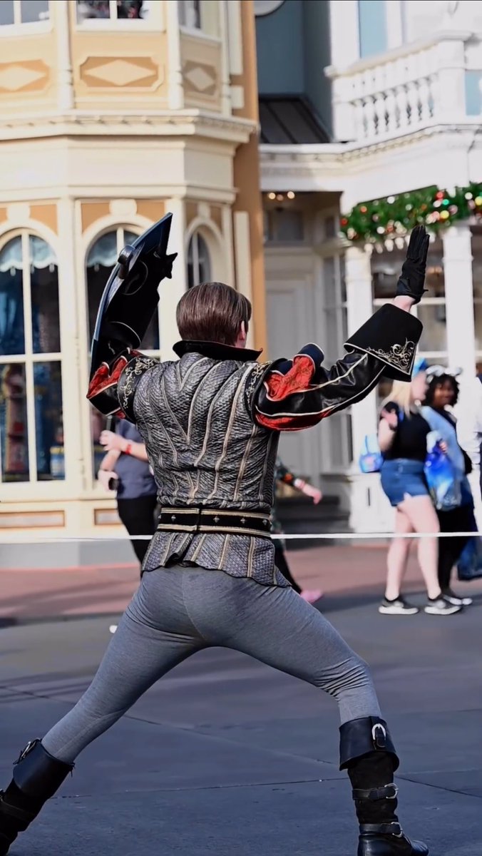 CosplayerGuys's tweet photo. Booty and Majesty on full display. DM your favorite hot guy in costume & follow us. #PrincePhillip #bubblebutt #buttsweat #graysweatpants #sweatyguys #gay #juicypeach #GayHalloween #Halloween #GayCosplay #Cosplay #guysintightpants #guysinwigs #thickthighs #Bootyandmajesty https://t.co/wGzwH8d3bc