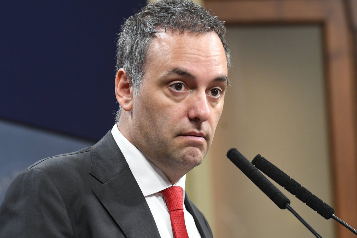 HumbertoTumini's tweet photo. Adorni ayer: “Va a haber motosierra hoy y dentro de 4 años”.
Del infame ajuste que han lanzado hoy sobre los que menos tienen, pocas dudas caben: 57% de pobreza, 15% de indigencia, desocupación del 10%.

Hablar de "dentro de 4 años" es un exceso de optimismo del lenguaraz ese. https://t.co/SaYv4nSwUi