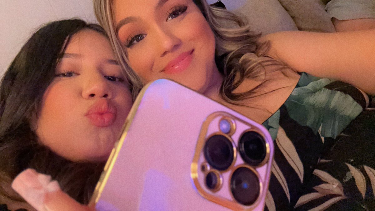 giggleeboxx's tweet photo. My bestie 👯‍♀️💗 https://t.co/2OV4aagHLv