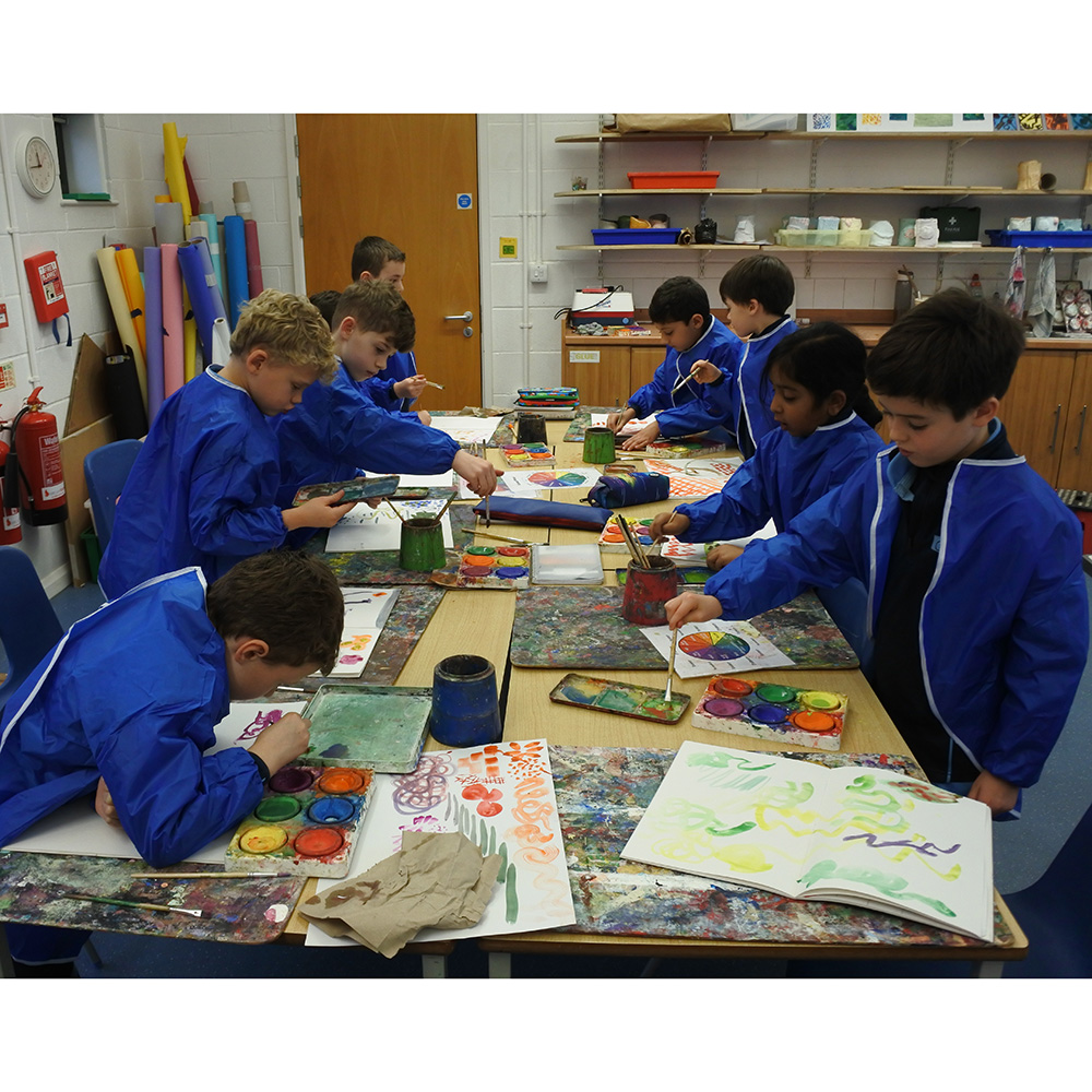 GayhurstSchool's tweet image. This week in Art, the children in Y3 have been exploring colour mixing and making different marks with various brushes #makingmarks #experimentalart #siblingschool #ELDRIC GayhurstHM