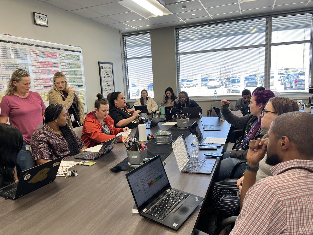 Rowe Middle school teachers designing data-driven small group instruction based on formative data. With the two minute challenge the teachers were able to set up four levels of differentiated small group lesson plans. #smallgroups #edtech #blendedlearning #tcea #middleschool
