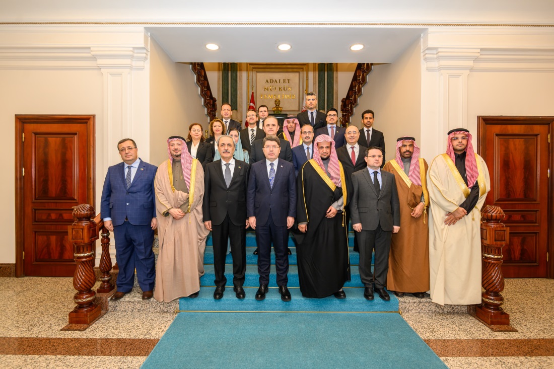 Adalet Bakanımız Sayın Yılmaz Tunç, Suudi Arabistan Başsavcısını Kabul Etti. diabgm.adalet.gov.tr/Home/SayfaDeta…
