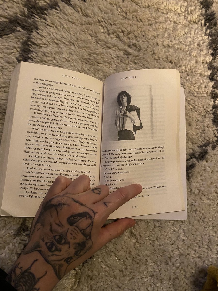 Finished Just Kids by miss Patti last month and still processing all of it! She’s 100% talented and so so so determined and passionate about her work 🫡💕 forever Patti