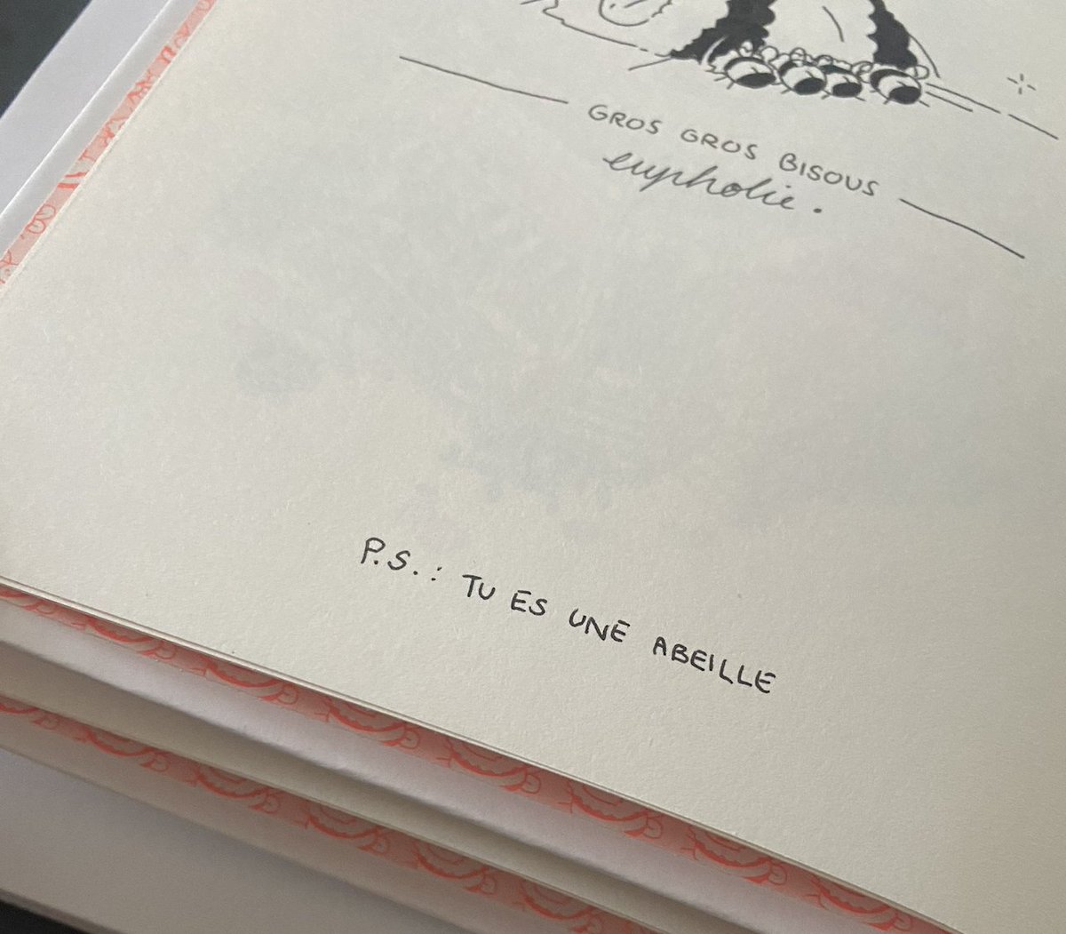 COUCOU !! 

Je fais actuellement des dédicaces des BD que vous avez commandé 😎 Si vous faites partie des gens qui en ont commandé un pack dédicace sachez que je vous dit gratuitement quel insecte vous êtes!! (ça va de moucheron, cloporte moche à bourdon chou)

plein de bisous!!