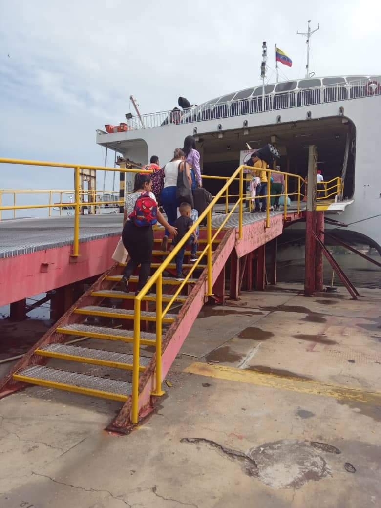 conferry_ve's tweet photo. ¡Feliz Jueves! 🚢🇻🇪
Ya estamos listos para el embarque del día de hoy #22Feb con destino a la Isla de Margarita, ofreciendo el mejor servicio y la mejor atención a nuestros usuarios.
¡Somos tu mejor opción de viaje!
#ProducirParaVencer https://t.co/ZmXwOyU1SF