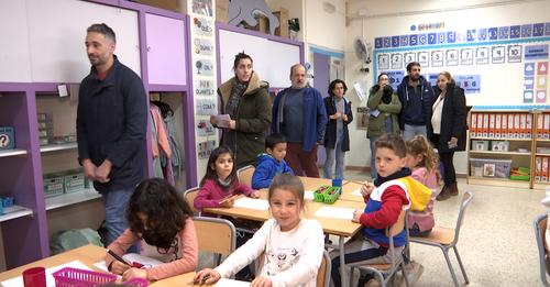 lhdigitalh's tweet photo. #EducacióLH L’escola @ausiasmarchlh, una de les primeres en fer les jornades de portes obertes.

🏫Aquests dies els centres de la ciutat organitzen visites a les famílies de cara a la preinscripció.

👇👇👇
https://t.co/rtN3c3eddU https://t.co/6Pxqx11uic