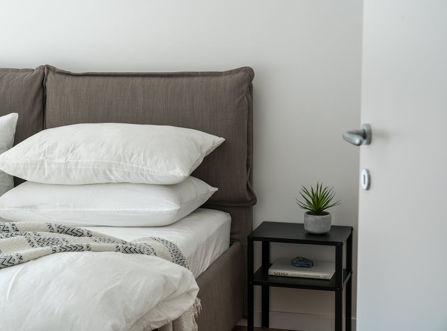 _OppHouse's tweet image. It's a White Out at OppShop.  Brand new linens from a luxury hotel. $4.99 towels, $4.99 plush robes, $5.99 down pillows--sheets, comforters, blankets and more.   While they last. #linens #whitesale