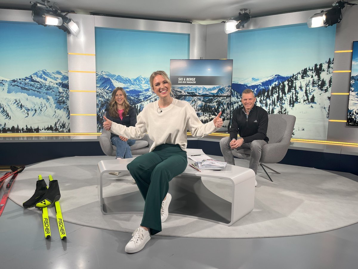 SPORT1_PR's tweet photo. Doppelte #Langlauf-Power bei "SKI & BERGE - Das DSV Magazin"! Moderatorin @Ruth_Hofmann begrüßt Katharina #Hennig und Tobias #Angerer in der neuen Folge, die am Freitag um 18:30 Uhr auf @SPORT1 zu sehen ist. #dsv #wintersport ⛷️ https://t.co/iQHEzand4x