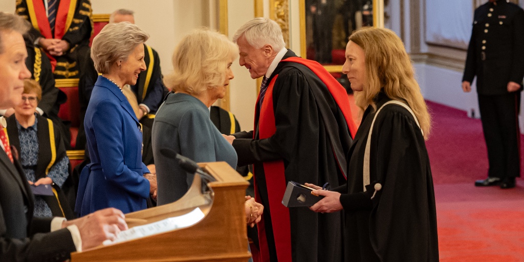 It was an honour to receive our #QAPrize from Her Majesty The Queen at Buckingham Palace today in recognition of our long-standing partnership with @RollsRoyce, transforming UK aerospace for over 30 years: birmingham.ac.uk/news/2024/univ… @QAPrizes @RoyalFamily @unibirmingham