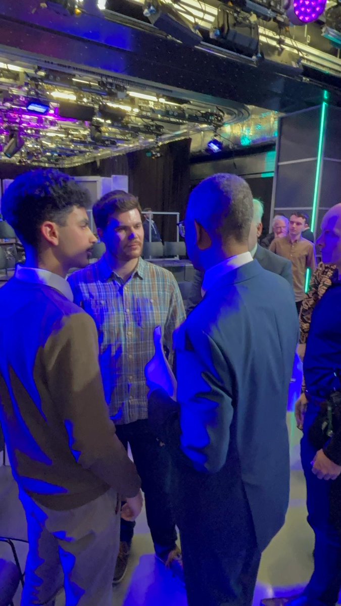 CyresHumanities's tweet photo. Last night Head Boy Rakan and Mr Edwards had the opportunity to take part and meet the two candidates in the running to become the next leader of the Welsh Labour Party and First Minister of Wales.    @WalesPolitics #stcyreschat #debate #politics #welshleadership https://t.co/PfYndj8QAa