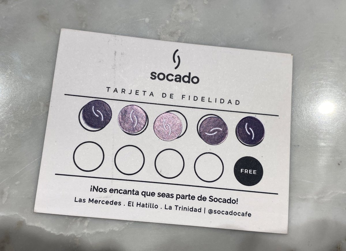 Socado te da una tarjeta de fidelidad que sellarían cada vez que comprabas un café. 

Hoy cambiaron el proceso y te lo sellan si consumes más de 10$ 

No diseñen planes de fidelidad que van a cambiar a medio camino. 

Literal arruinan la fidelidad del cliente.